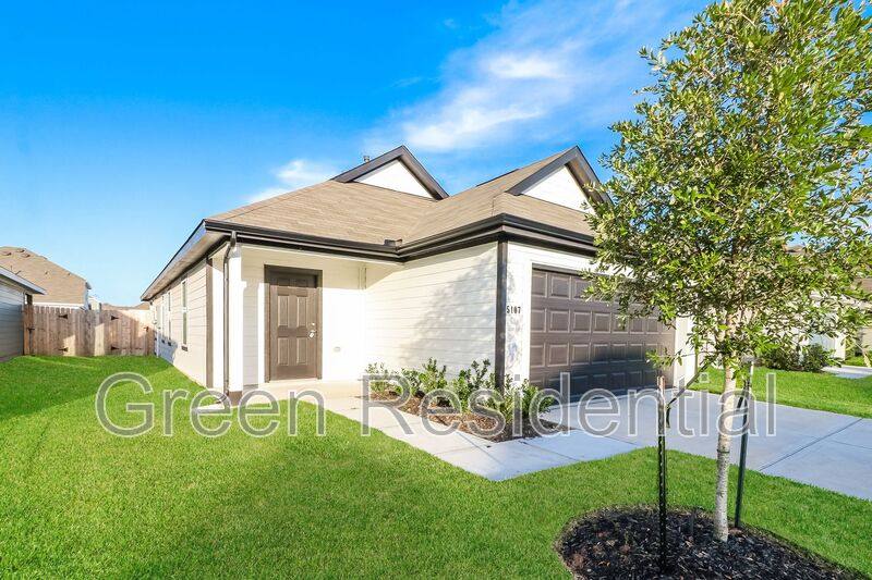 House for rent at 5107 Shelby Katherine Dr, Rosharon, TX 77583