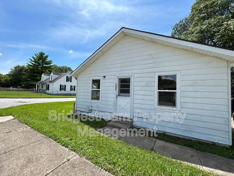 House for rent at 1581 Wilbur Ave, Fairborn, OH 45324