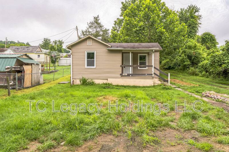 House for rent at 104 1 2 Railroad St, Clarksburg, WV 26301