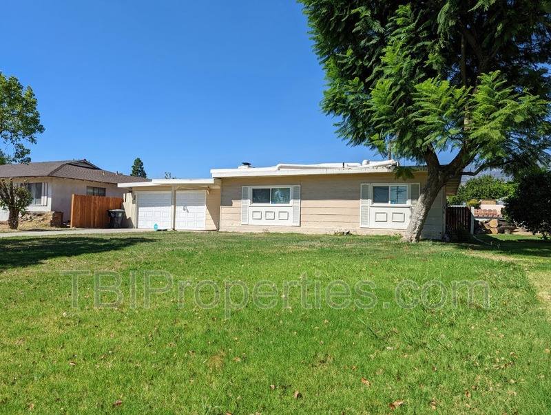 House for rent at 156 E Marshall Blvd #1, San Bernardino, CA 92404