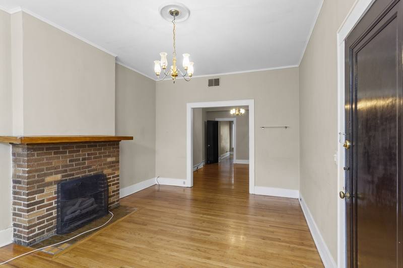 Apartment for rent at 1109 E Genesee St #1, Syracuse, NY 13210