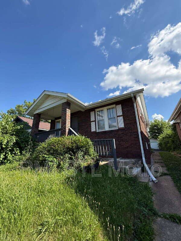 House for rent at 1256 Gimblin St, Saint Louis, MO 63147