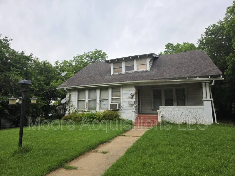 House for rent at 415 W Rainey St, Sherman, TX 75090