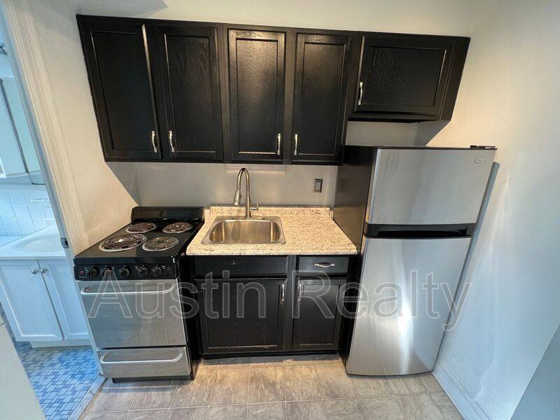Apartment for rent at 341 Des Peres #F, Saint Louis, MO 63112