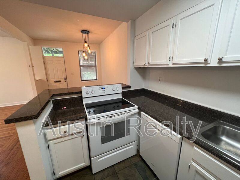 Apartment for rent at 348 N Newstead Ave #1N, Saint Louis, MO 63108
