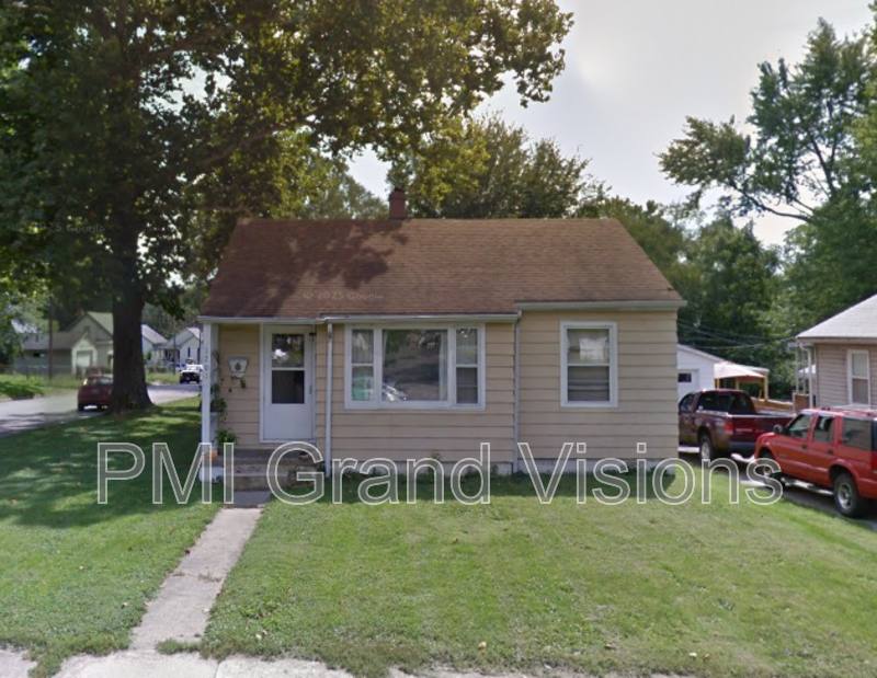 House for rent at 1201 W King St, Decatur, IL 62522