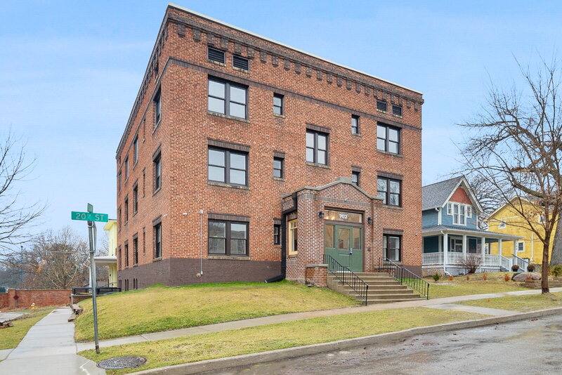 Apartment for rent at 702 20th St #102, Des Moines, IA 50314