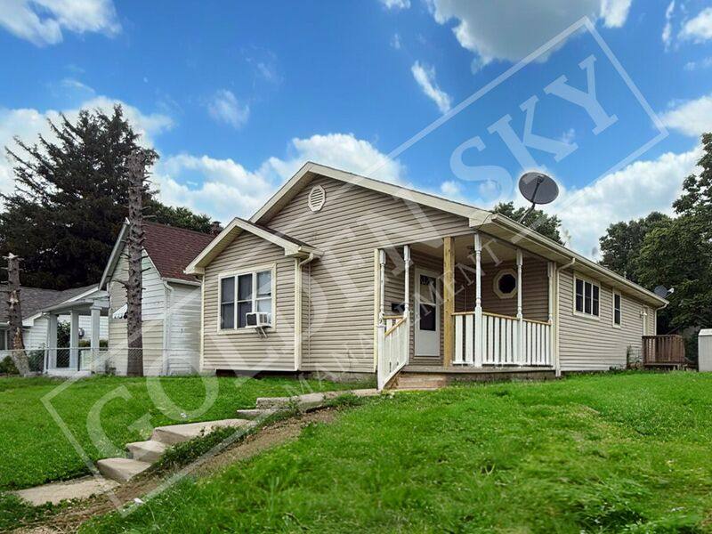House for rent at 912 S Macedonia Ave, Muncie, IN 47302
