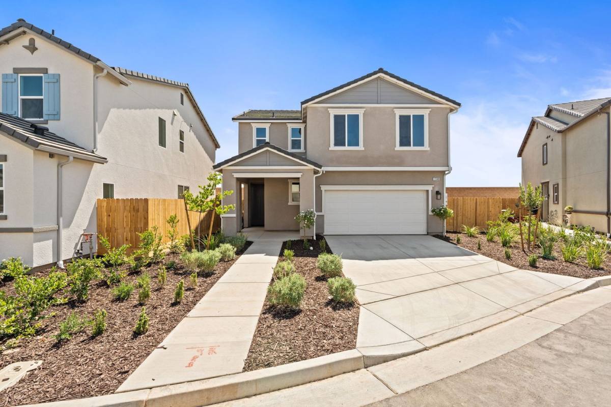 House for rent at 11148 N La Brisa Dr, Fresno, CA 93730