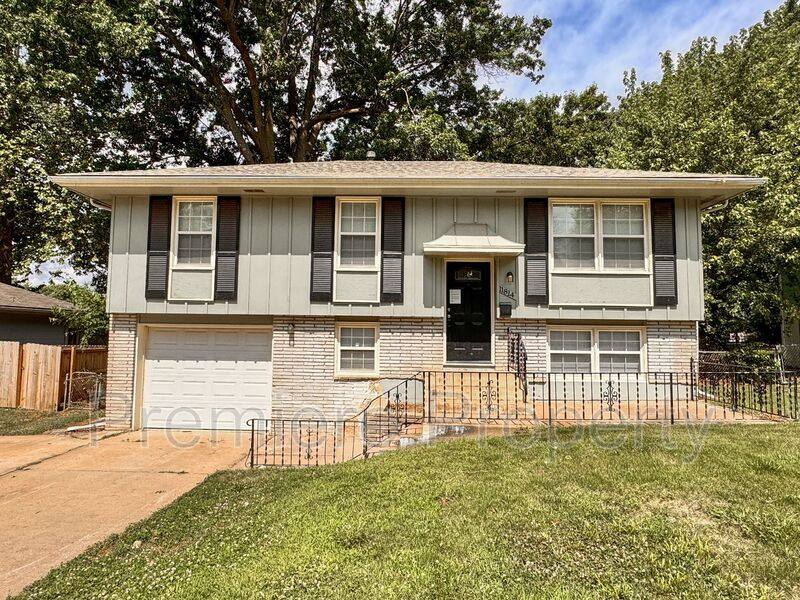 House for rent at 11814 Fremont Ave, Kansas City, MO 64134