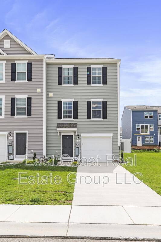 Townhouse for rent at 40 Clifton Manor, Falling Waters, WV 25419