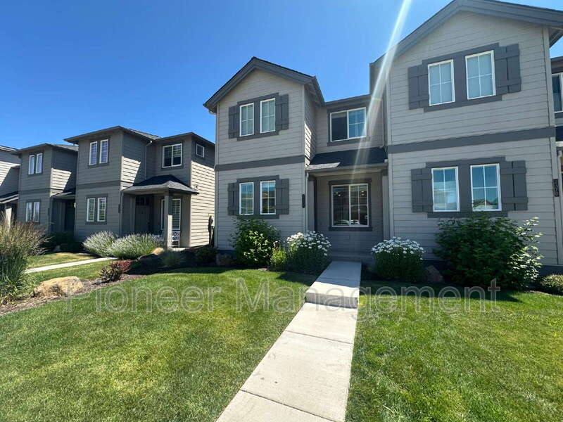 Townhouse for rent at 2372 NE Victor Place, Bend, OR 97701