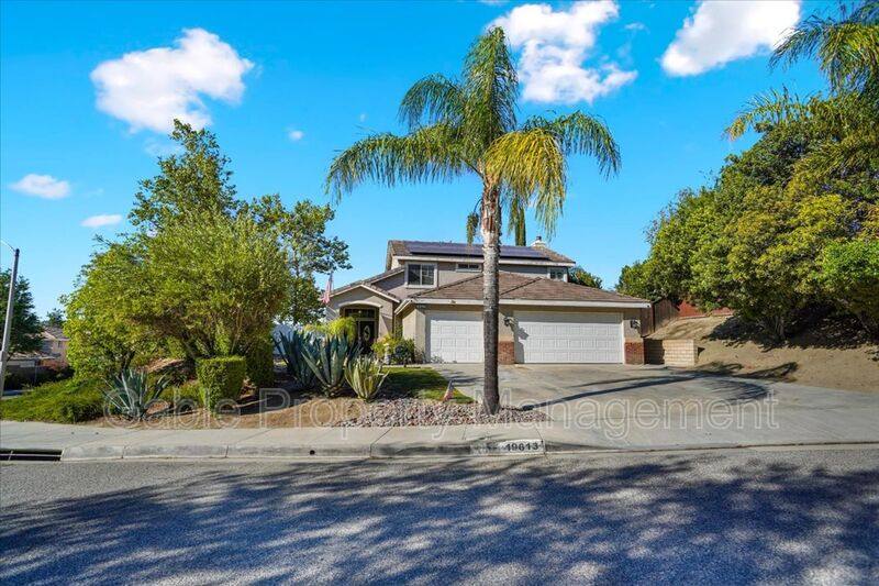 House for rent at 19613 Monarch Ridge Dr, Canyon Country, CA 91351