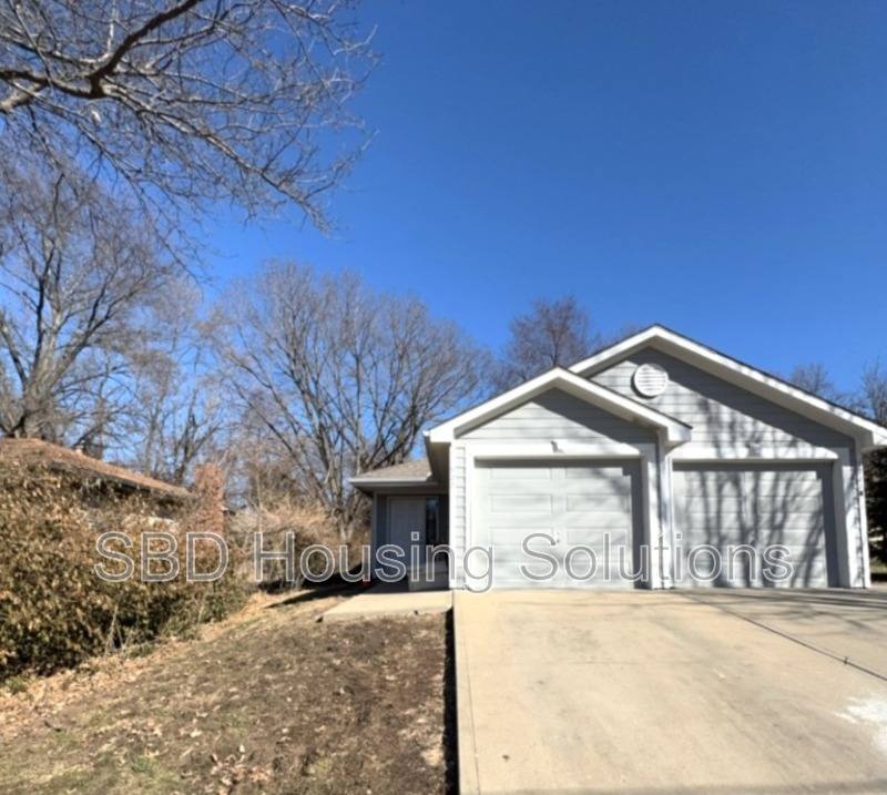 Apartment for rent at 1927 S Claremont Ave #A, Independence, MO 64052