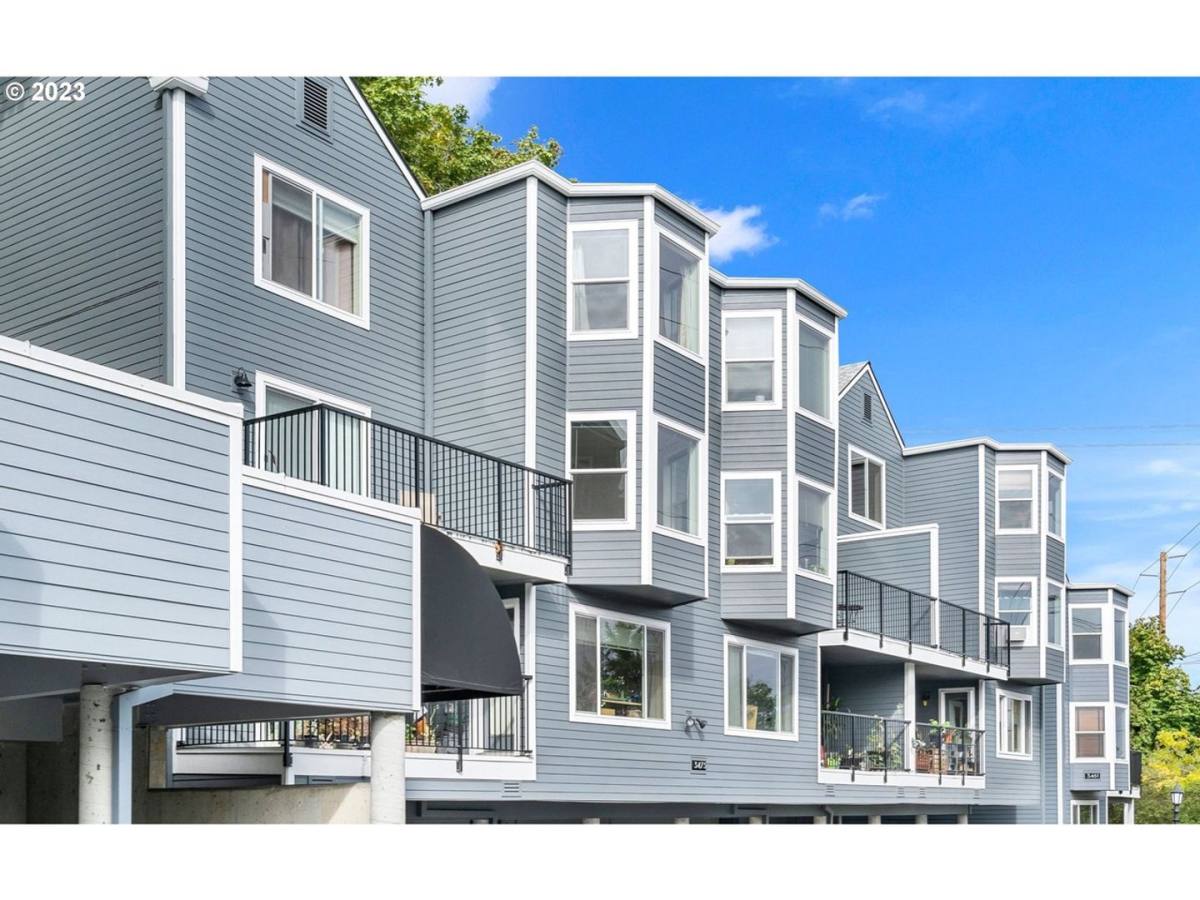 Condo for rent at 3473 SW Barbur Blvd, Portland, OR 97239