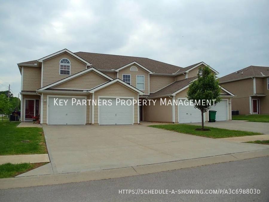 Townhouse for rent at 1640 SW Highland Dr, Lees Summit, MO 64081