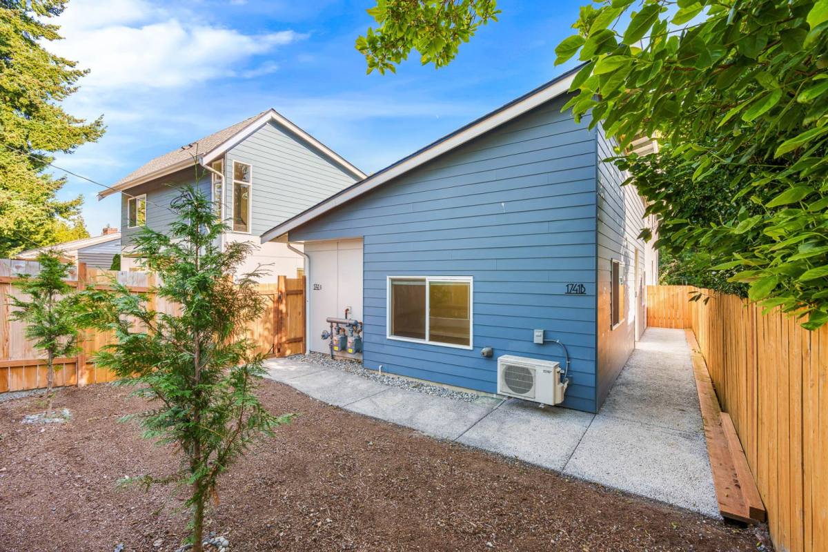 Townhouse for rent at 1741 N 130th St #B, Seattle, WA 98133