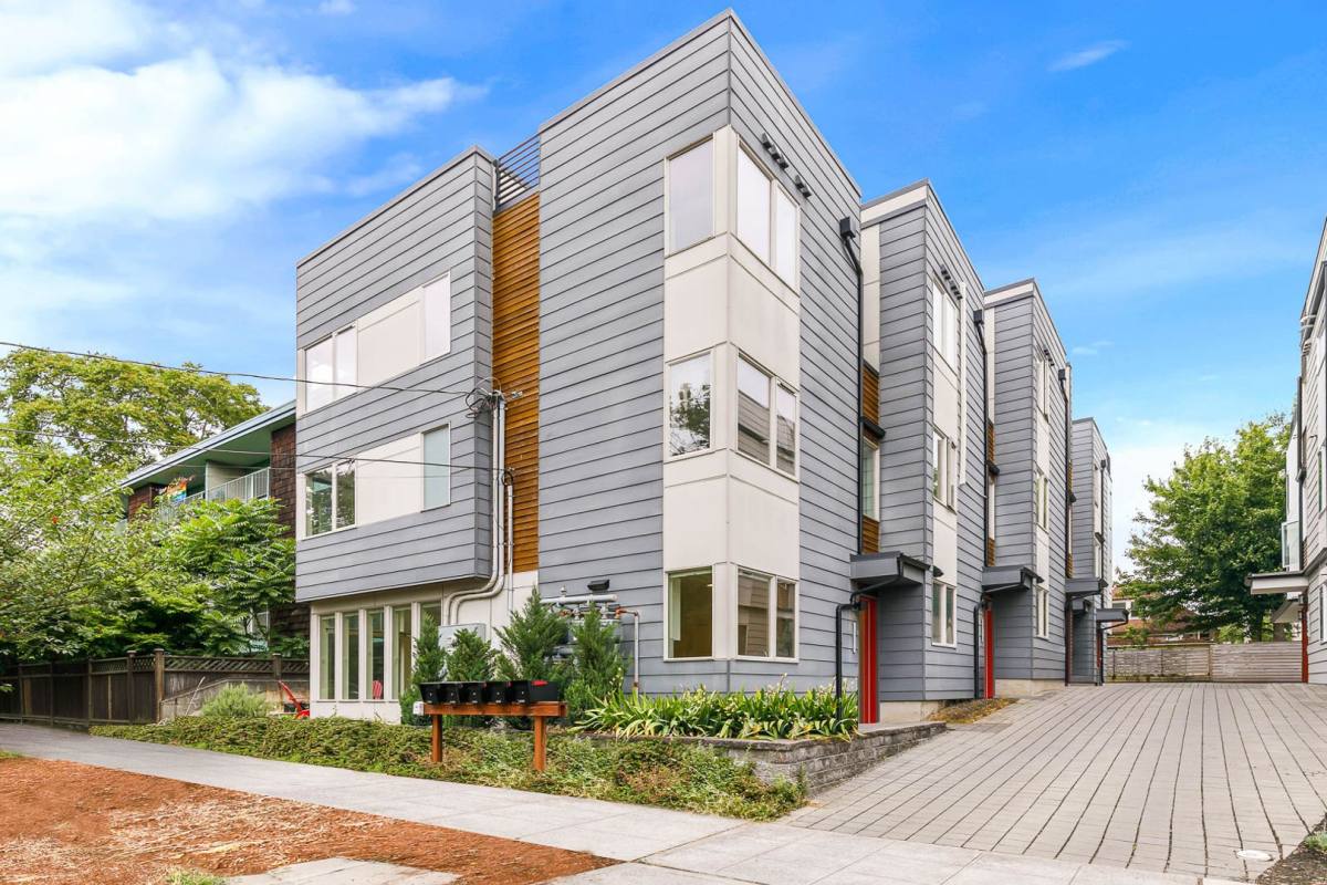 Townhouse for rent at 1520 13th Ave S #A, Seattle, WA 98144