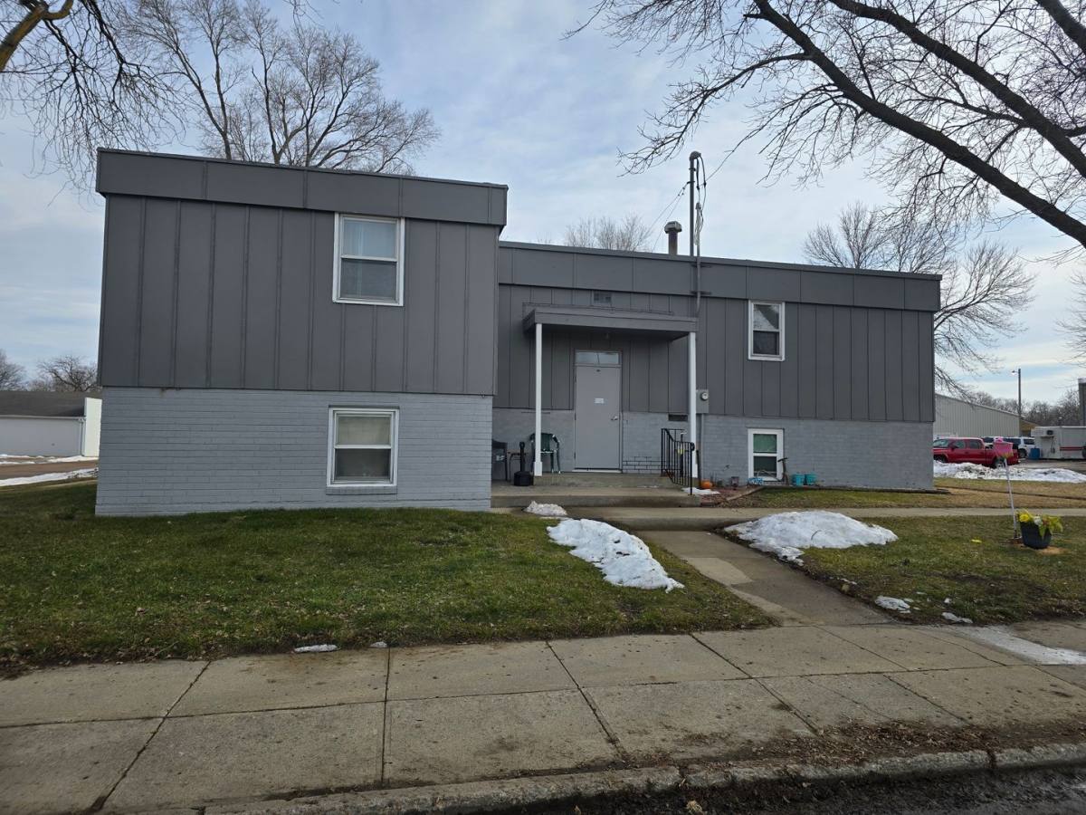Apartment for rent at 110 N Douglas St, Elk Point, SD 57025