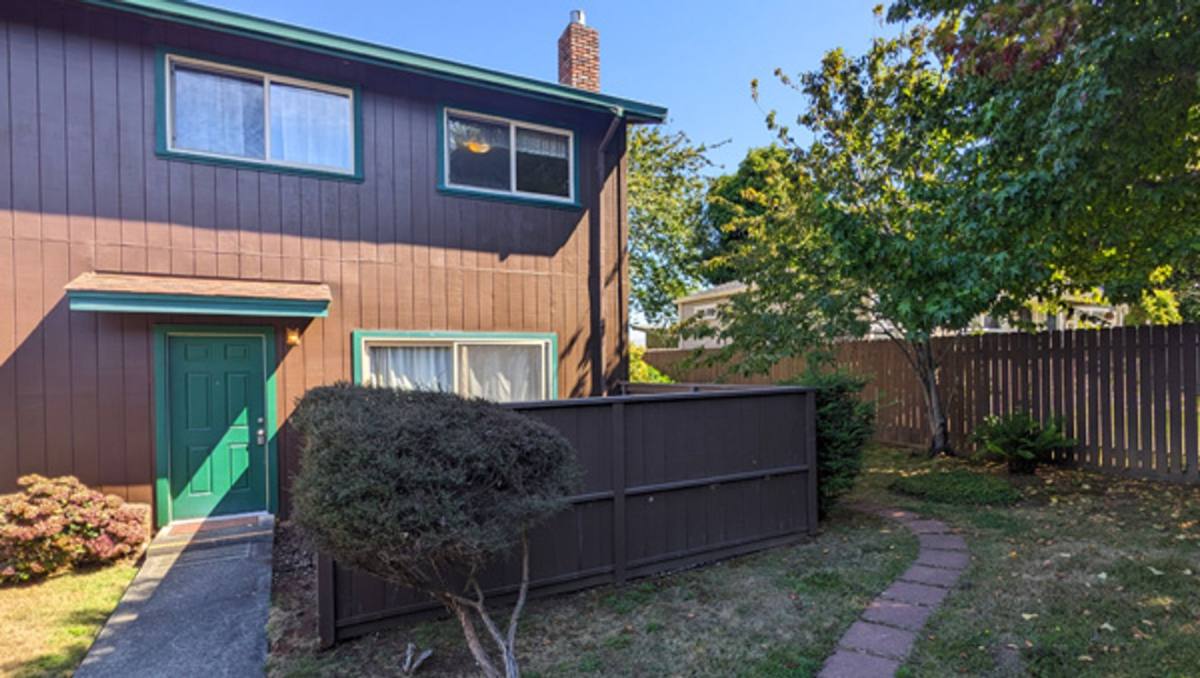 Condo for rent at 931 Hill St, Eureka, CA 95501