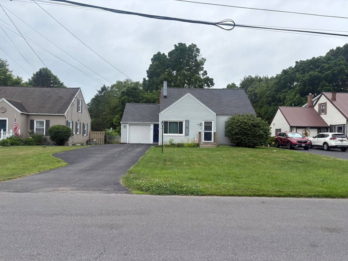 House for rent at 143 Dormar Dr, Syracuse, NY 13212