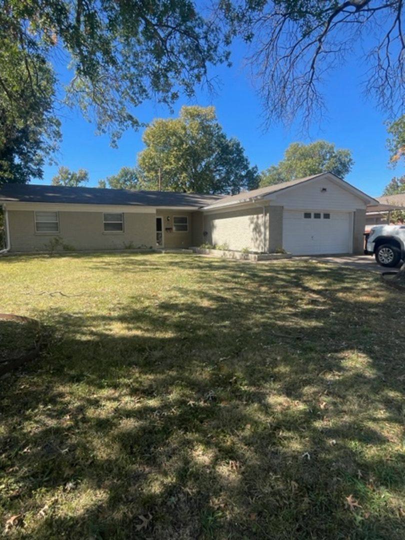 House for rent at 121 Ramblewood Rd, Bartlesville, OK 74003