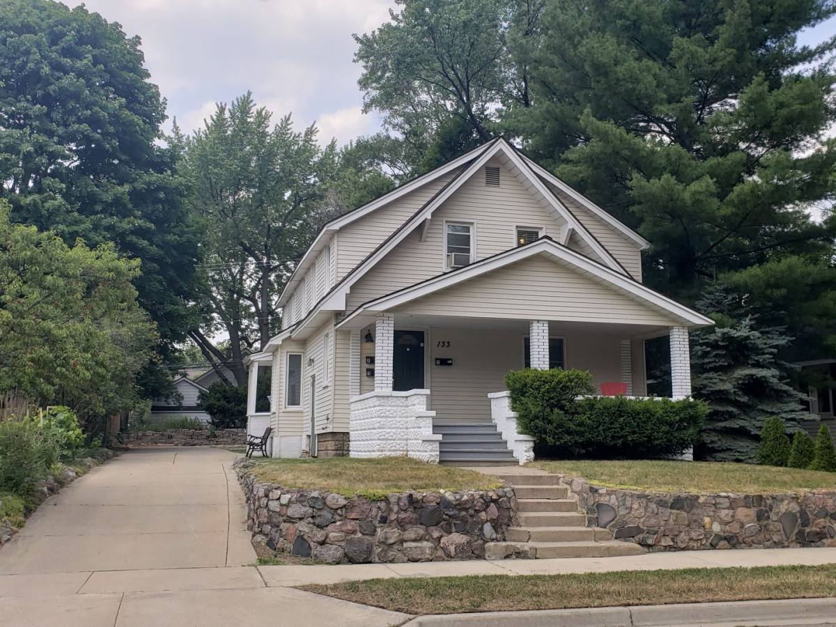 Apartment for rent at 133 Terry Ave, Rochester, MI 48307