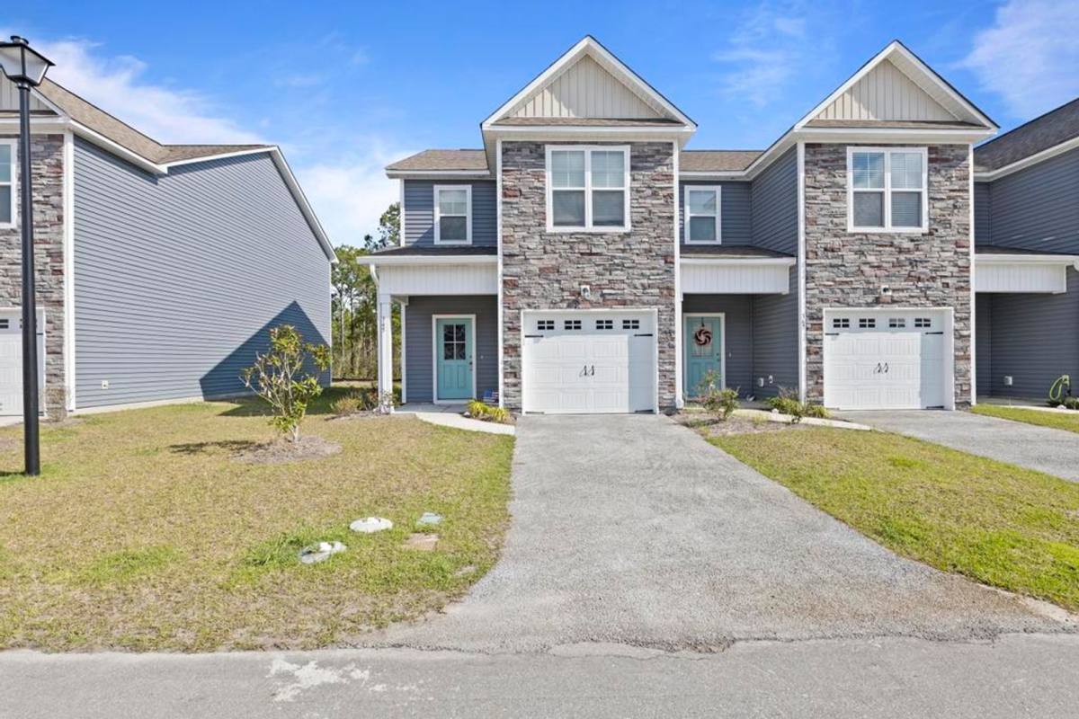 Townhouse for rent at 345 S Stingray Lane, Sneads Ferry, NC 28460
