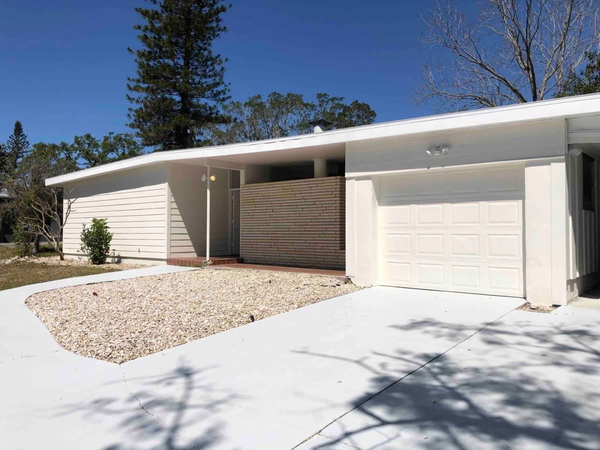 Apartment for rent at 2753 Valencia Dr, Sarasota, FL 34239