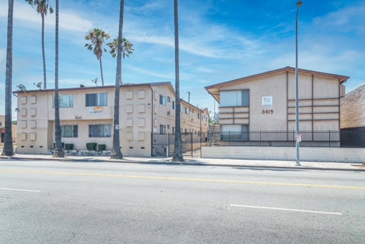 Apartment for rent at 8419 - 8425 S Western Ave, Los Angeles, CA 90047