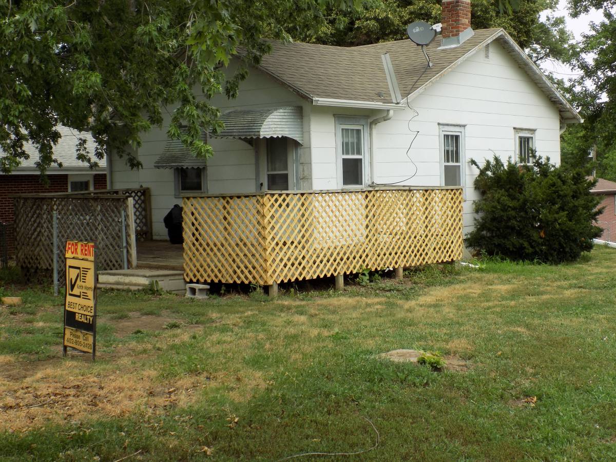 House for rent at 2241 S 35th St, Lincoln, NE 68506
