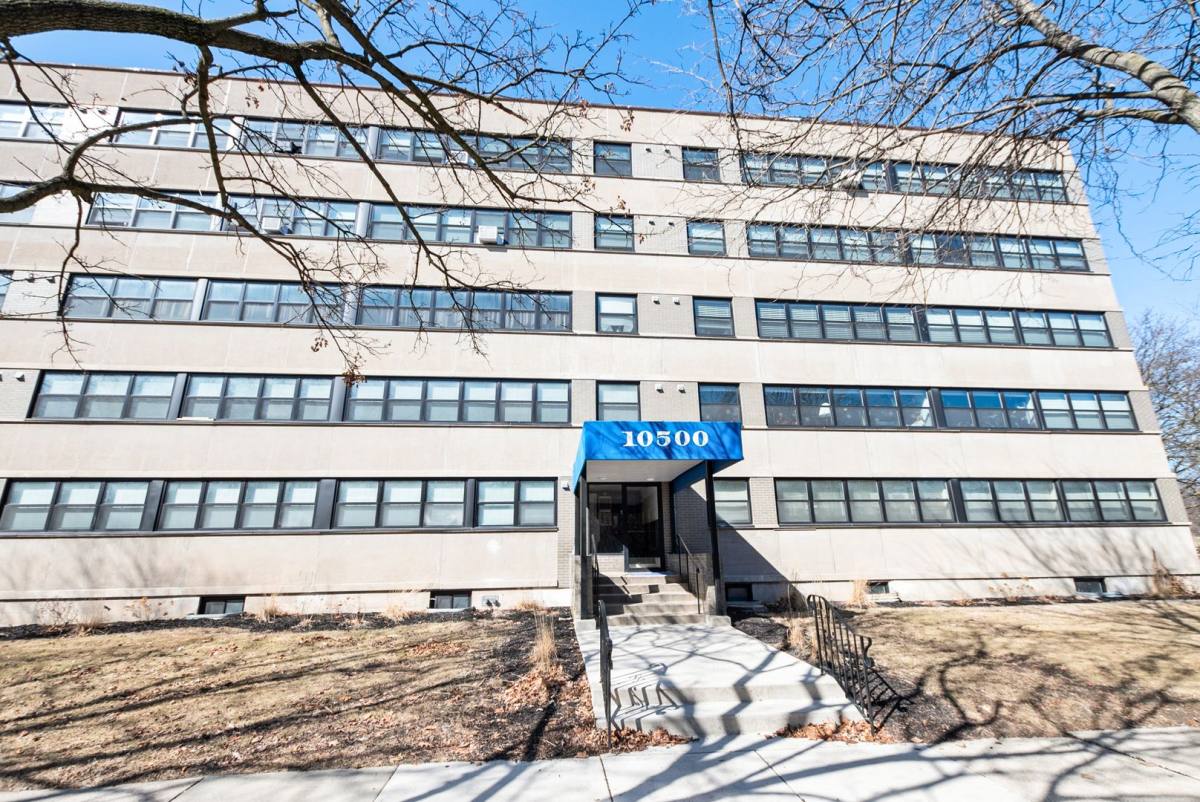 Apartment for rent at 10500 S Walden Parkway, Chicago, IL 60643