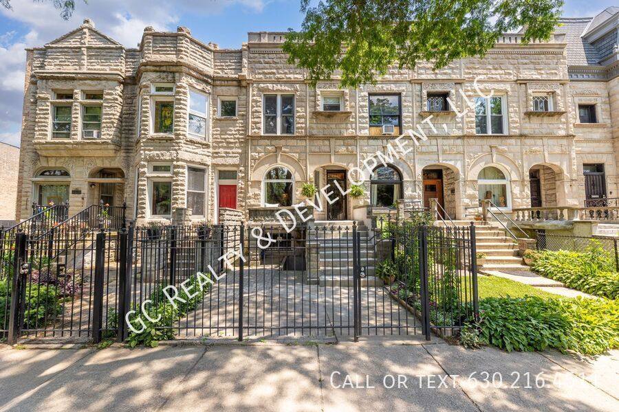 House for rent at 4449 S Ellis Ave, Chicago, IL 60653