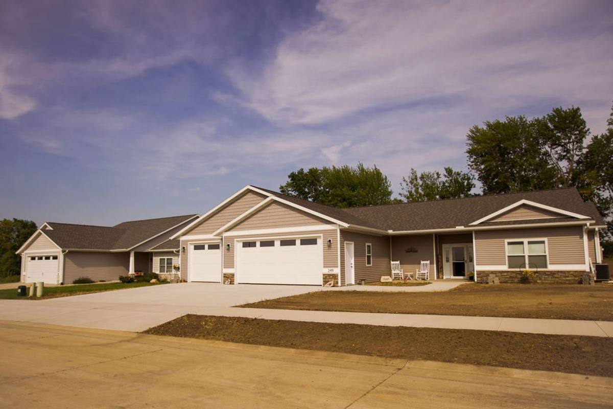 Apartment for rent at 100 Meadow Brook Trail, Manchester, IA 52057