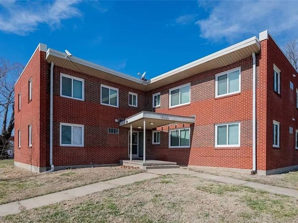 Apartment for rent at 1433 SW Lincoln St, Topeka, KS 66604