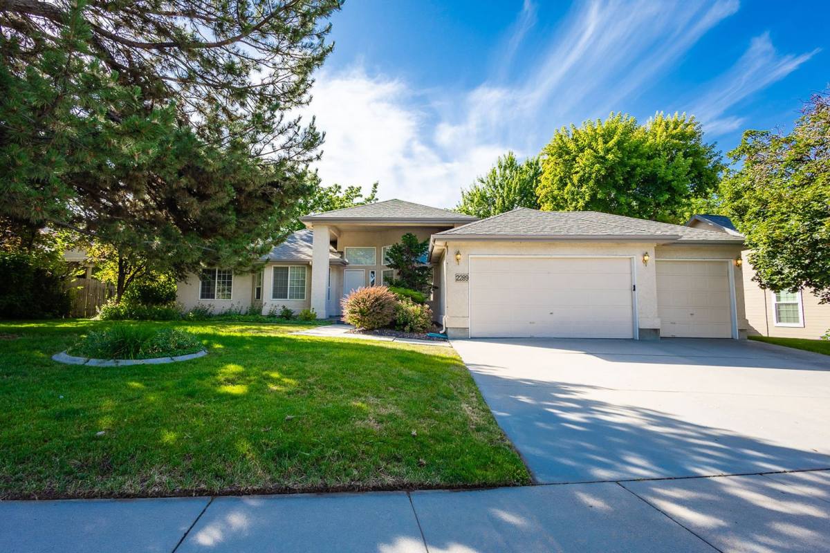 House for rent at 2289 E Shalimar Dr, Eagle, ID 83616