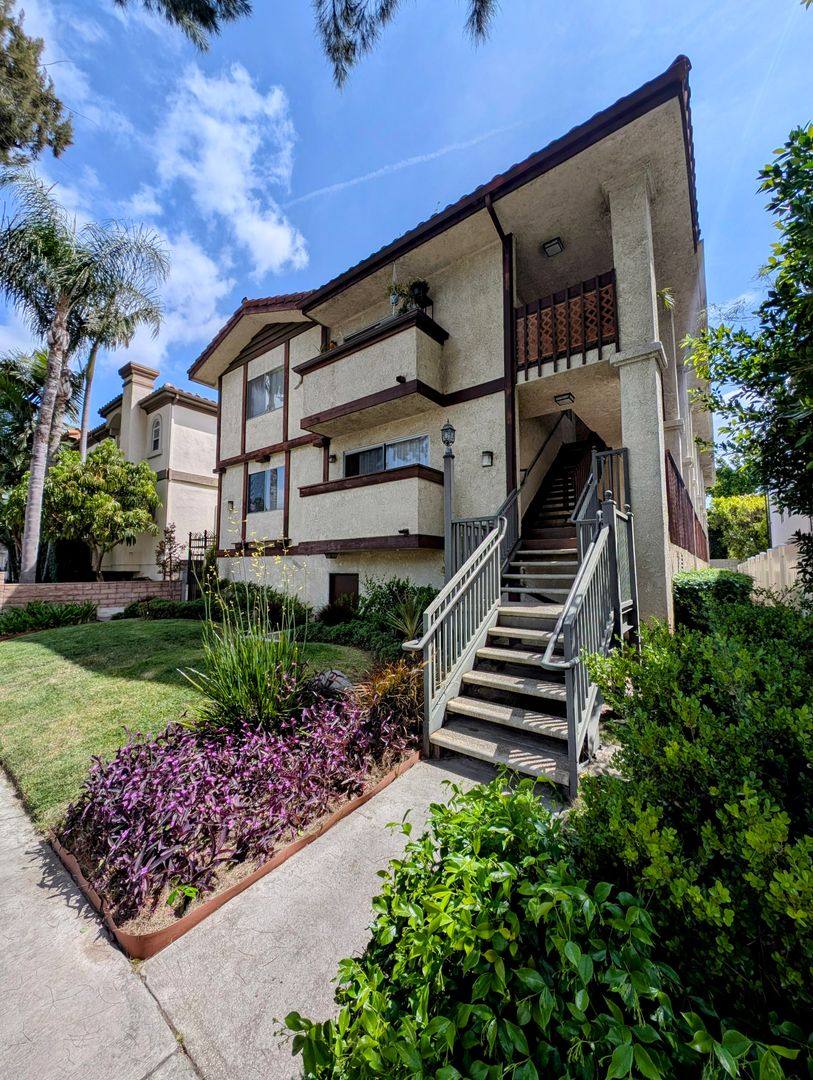 Apartment for rent at 4514 Fulton Ave, Sherman Oaks, CA 91423
