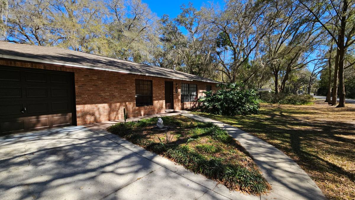 House for rent at 1404 Pine Ridge Dairy Rd, Fruitland Park, FL 34731