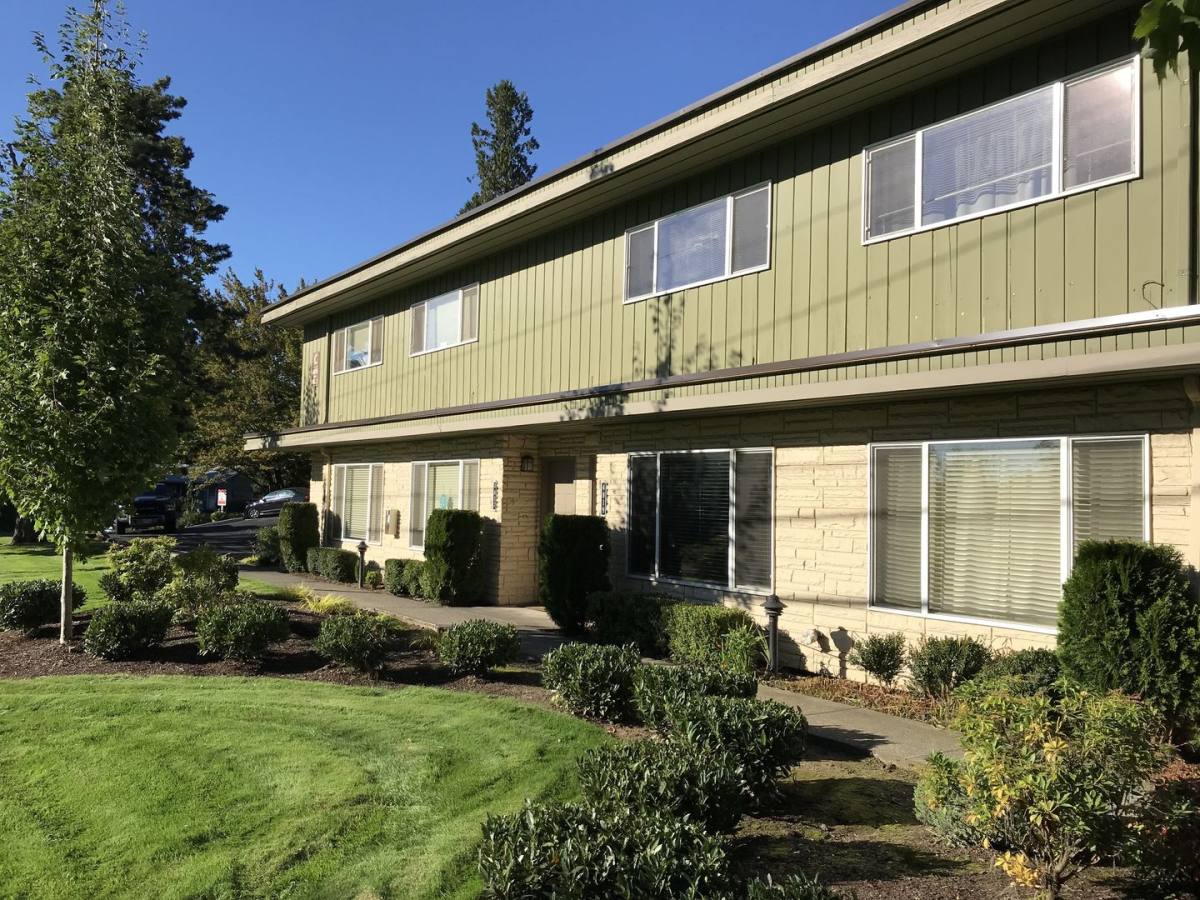 Townhouse for rent at 4815 SE Railroad Ave, Portland, OR 97222