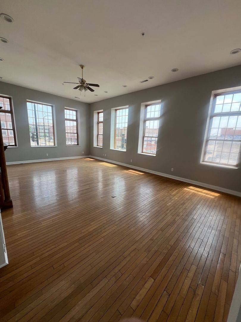 Apartment for rent at 632 Sycamore St, Waterloo, IA 50703