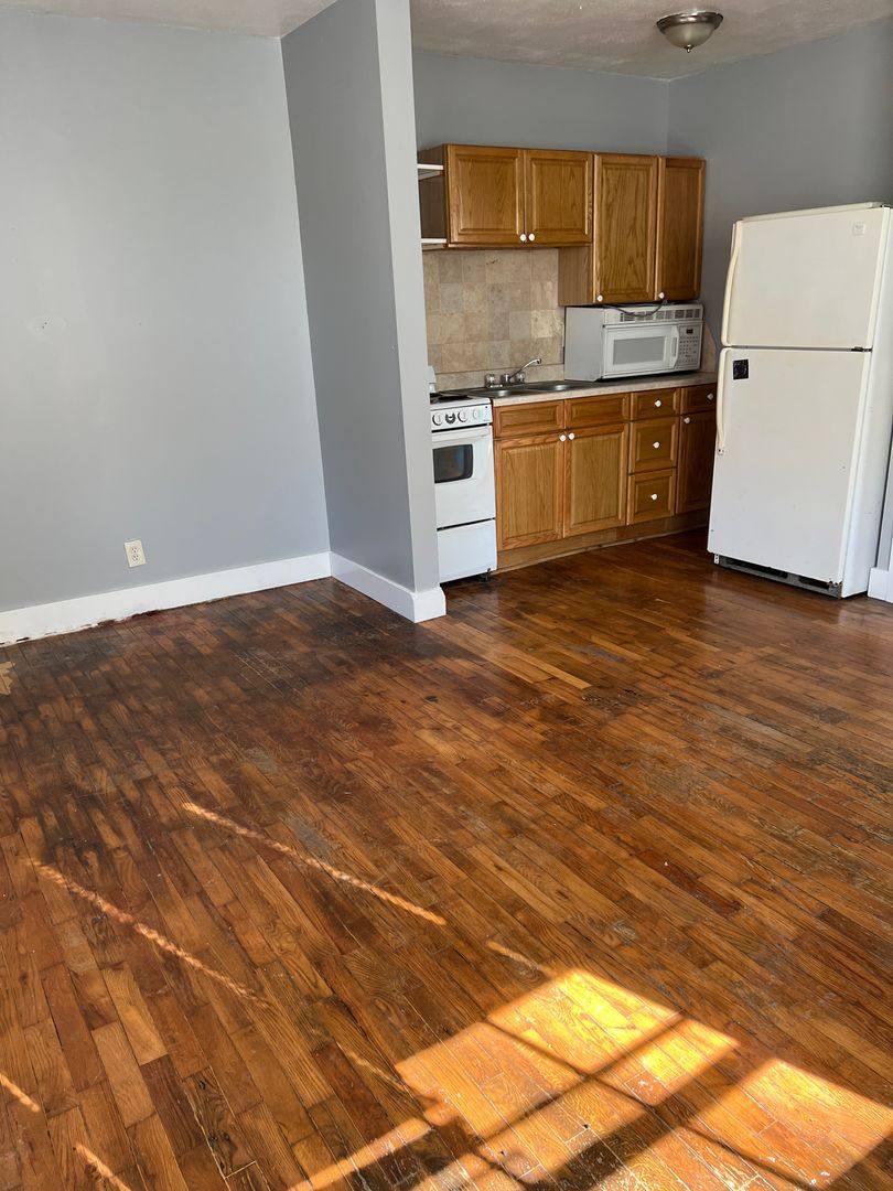 Apartment for rent at 1720 N Fremont Ave, Springfield, MO 65803