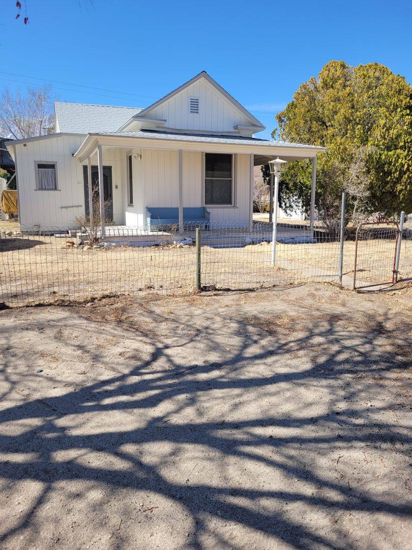 Apartment for rent at 211 S Washington St, Lone Pine, CA 93545