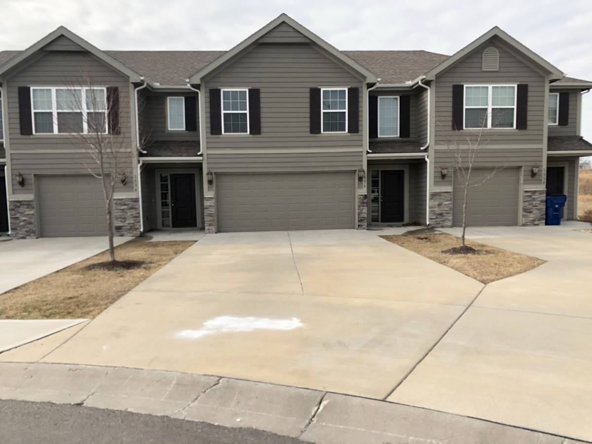 Townhouse for rent at 1536 NE Erin Court, Grain Valley, MO 64029
