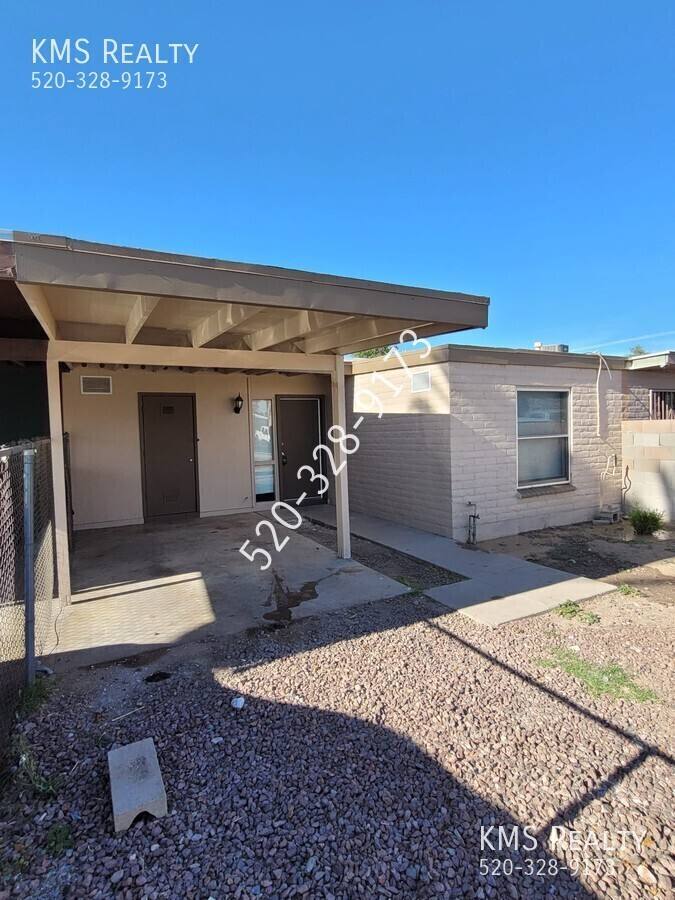 Townhouse for rent at 860 W Wedwick St, Tucson, AZ 85706