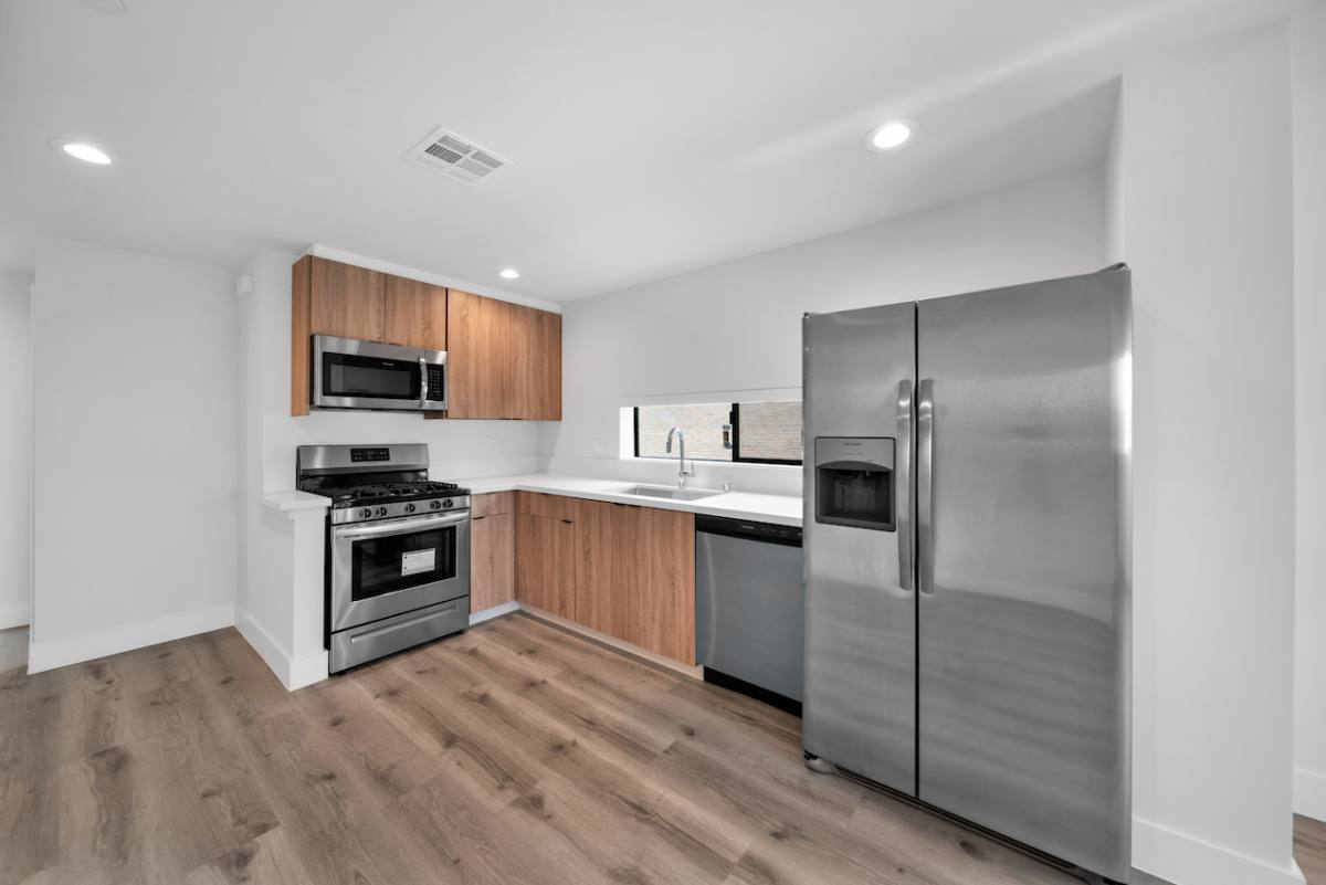 Apartment for rent at 11522 Emelita St, North Hollywood, CA 91601