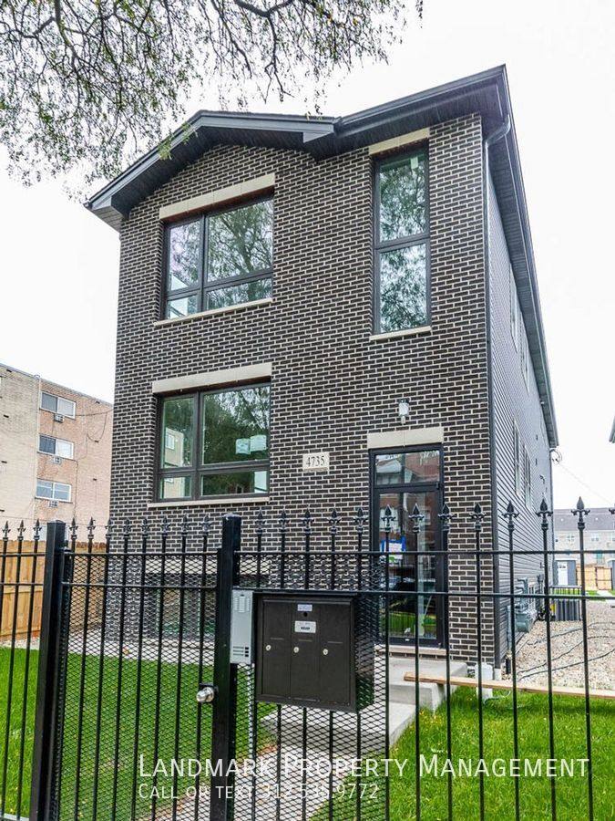 Apartment for rent at 4735 S Michigan Ave #3, Chicago, IL 60615