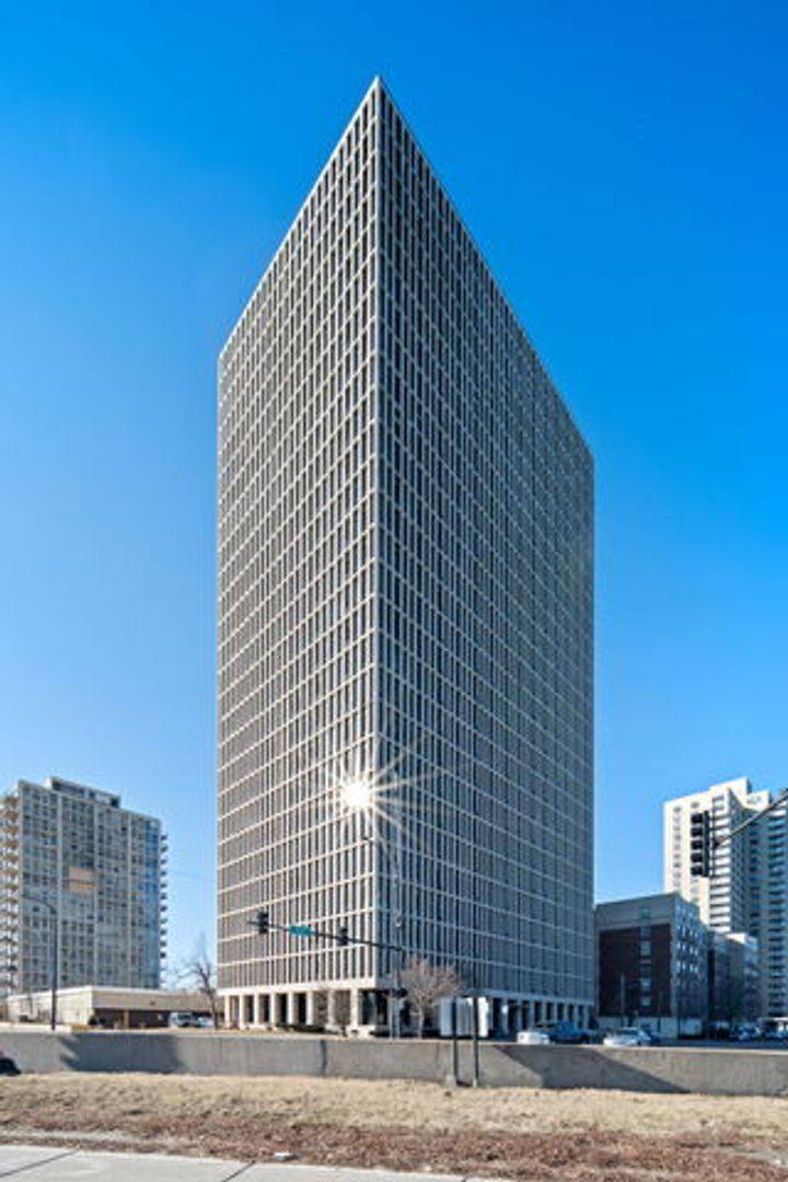 Apartment for rent at 6700 S Shore, Chicago, IL 60649