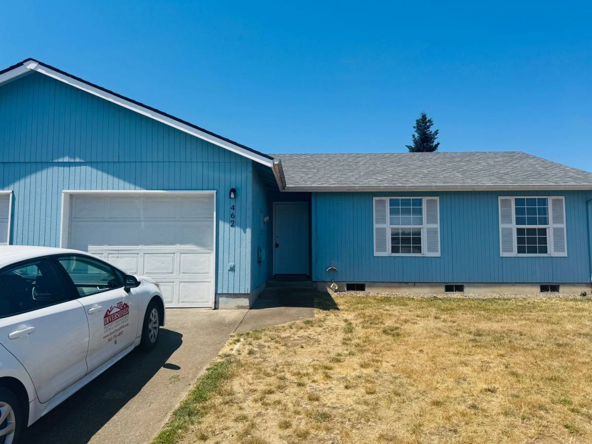 Apartment for rent at 462 & 464 Hummingbird St SE, Albany, OR 97322