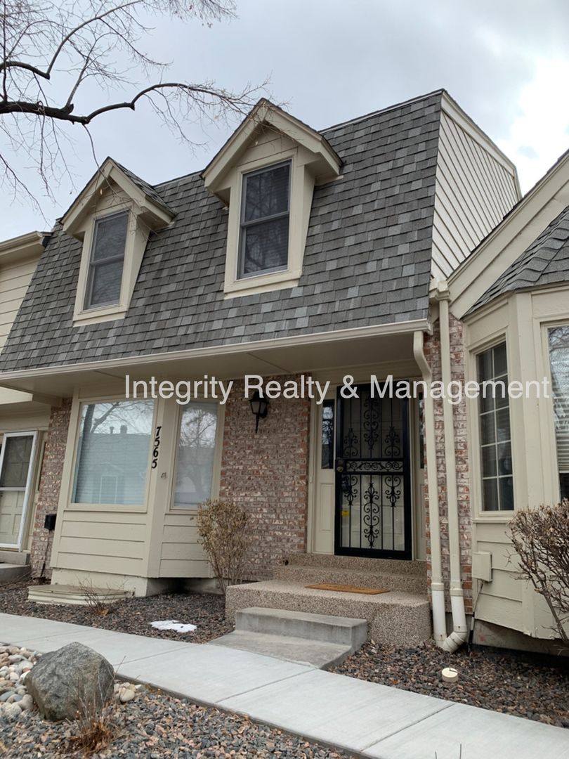 Townhouse for rent at 7565 S Cove Circle, Littleton, CO 80122