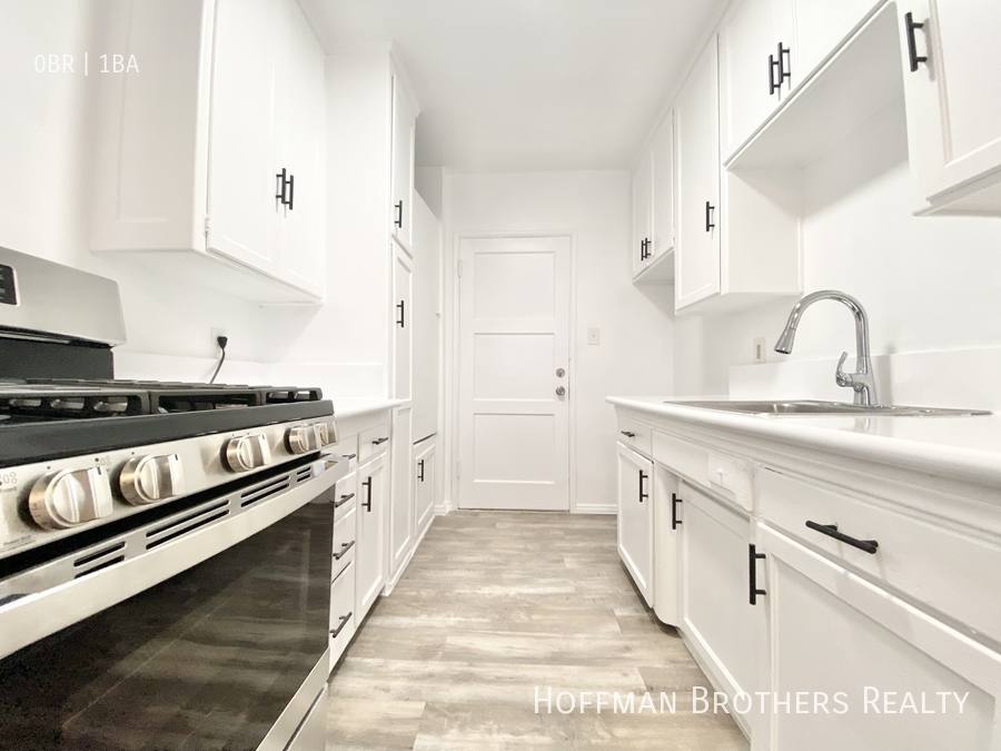 Apartment for rent at 1030 Menlo Ave #11A, Los Angeles, CA 90006